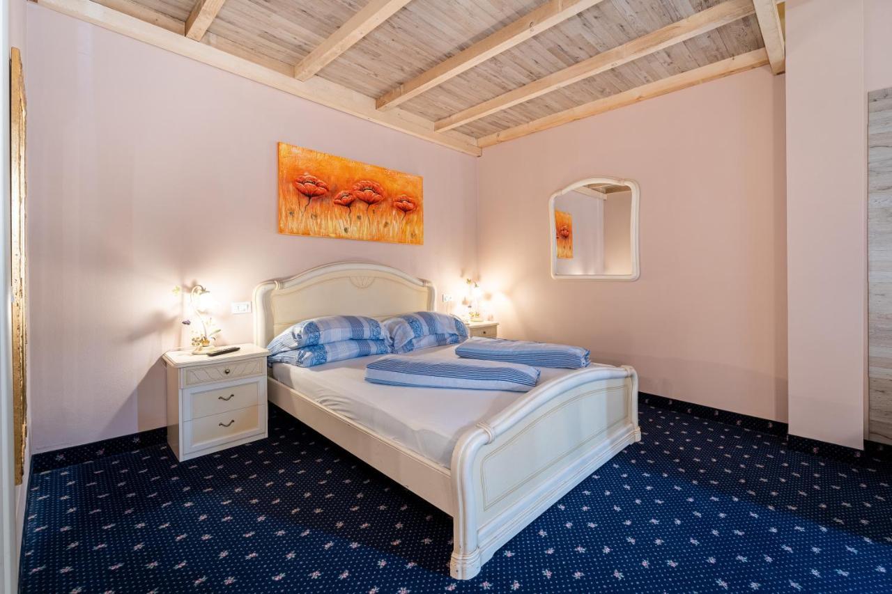Borgo Dei Poeti Romantik Hotel Manerba del Garda Zewnętrze zdjęcie