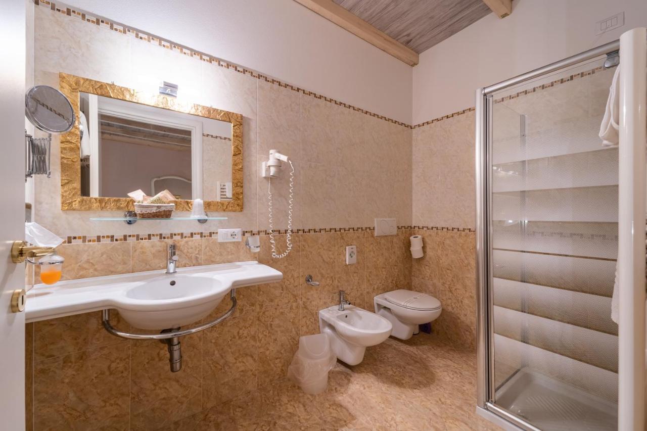 Borgo Dei Poeti Romantik Hotel Manerba del Garda Zewnętrze zdjęcie