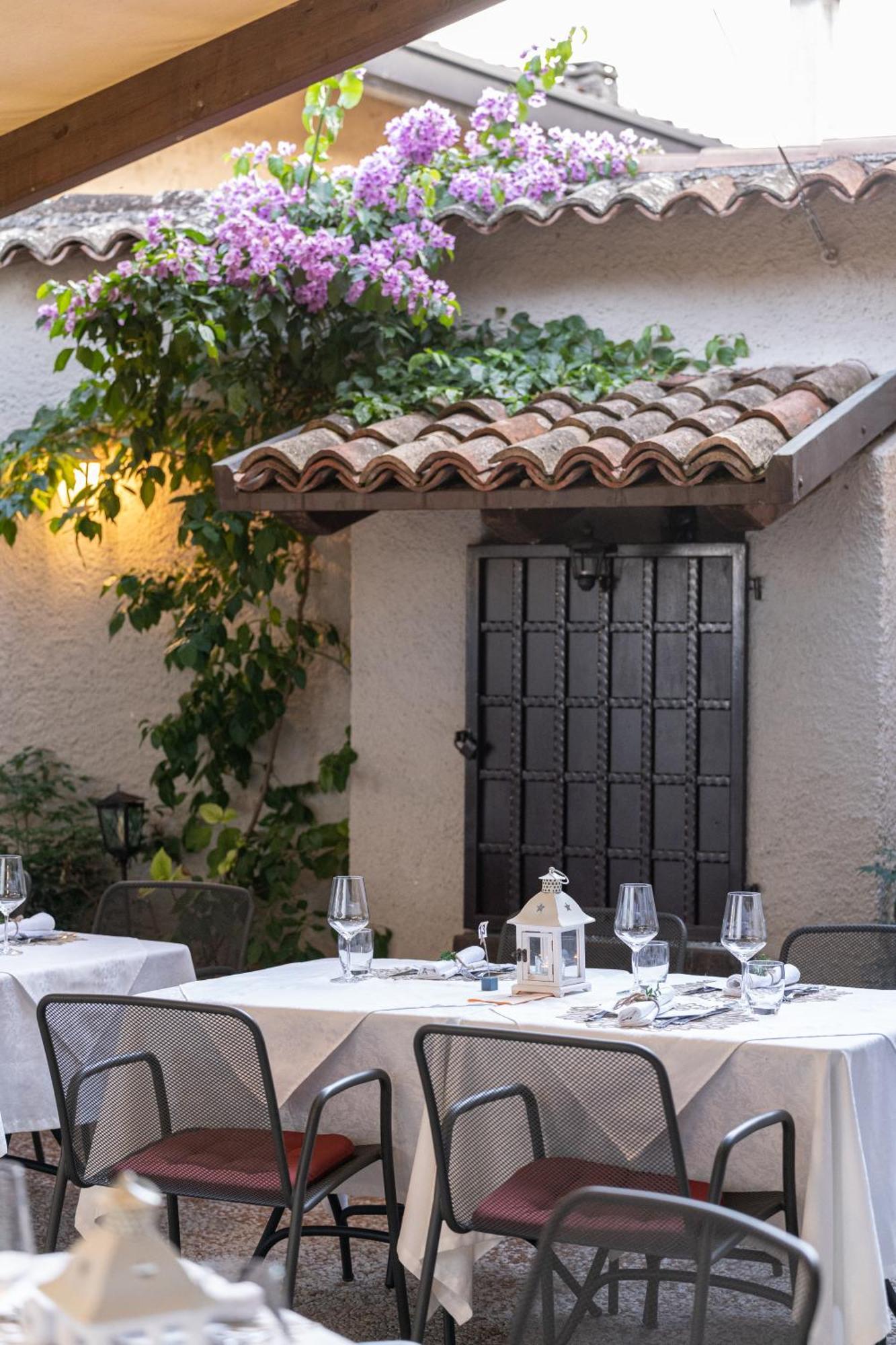 Borgo Dei Poeti Romantik Hotel Manerba del Garda Zewnętrze zdjęcie