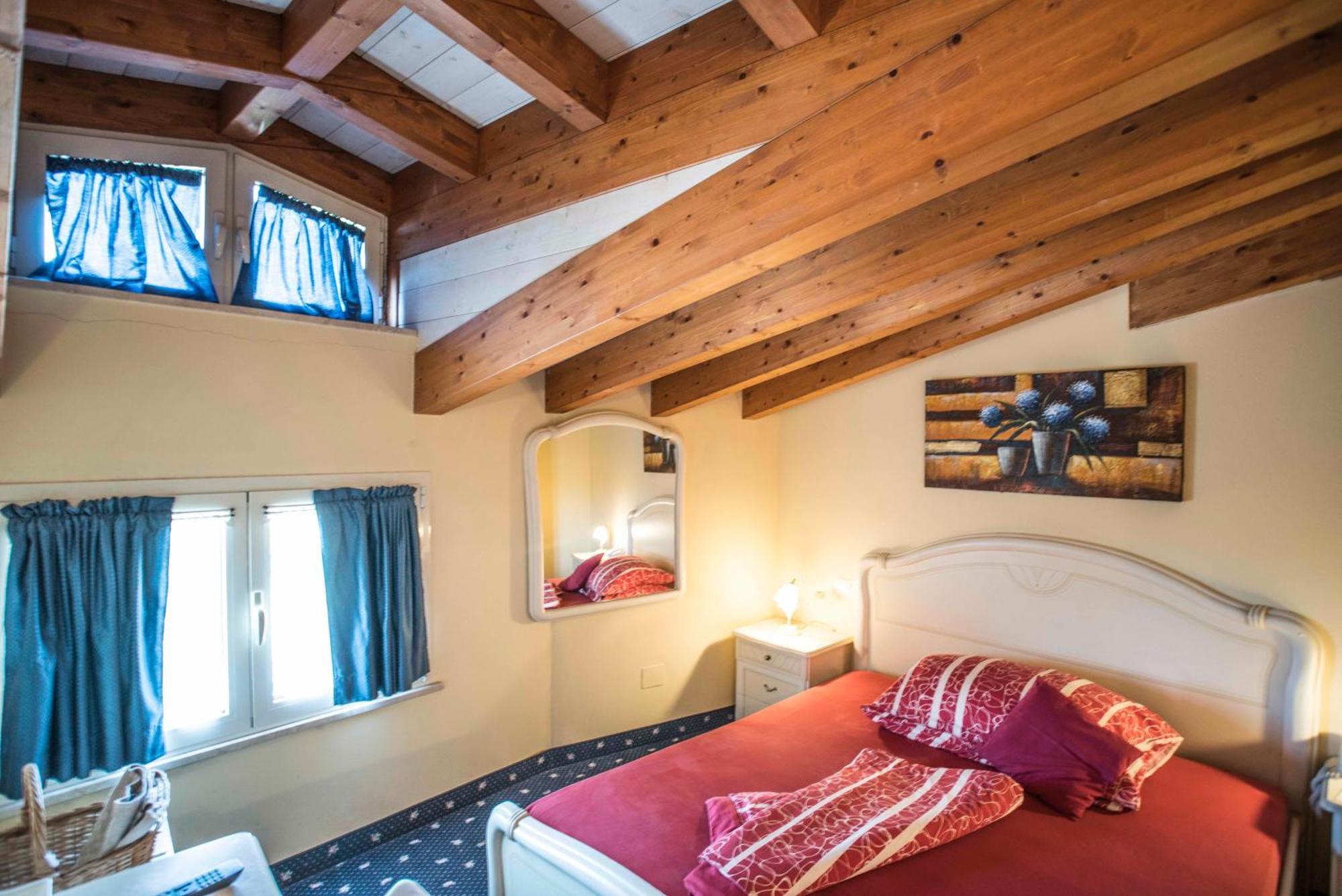 Borgo Dei Poeti Romantik Hotel Manerba del Garda Zewnętrze zdjęcie