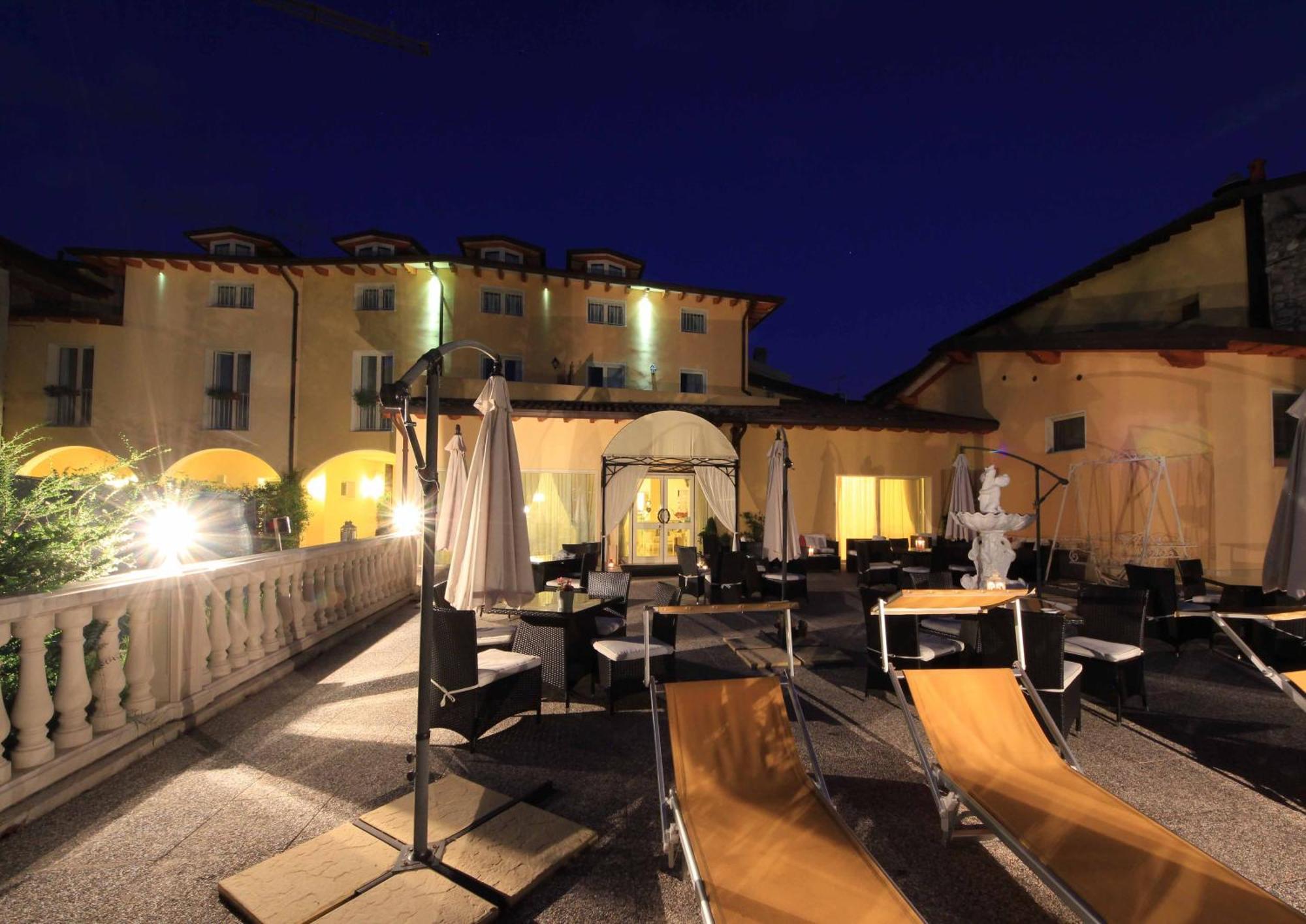 Borgo Dei Poeti Romantik Hotel Manerba del Garda Zewnętrze zdjęcie