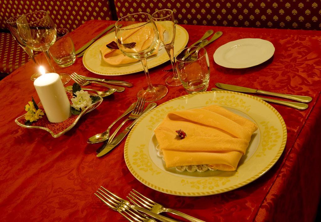 Borgo Dei Poeti Romantik Hotel Manerba del Garda Zewnętrze zdjęcie