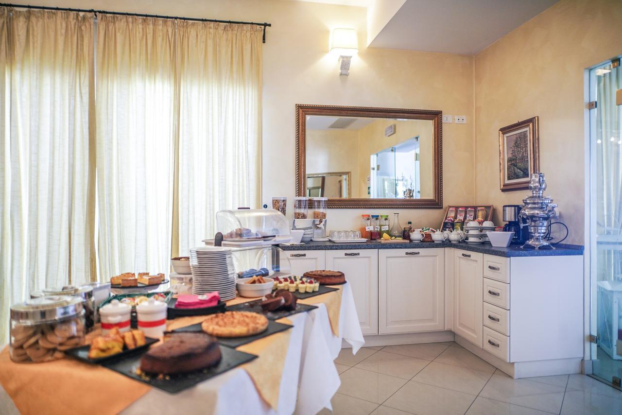Borgo Dei Poeti Romantik Hotel Manerba del Garda Zewnętrze zdjęcie