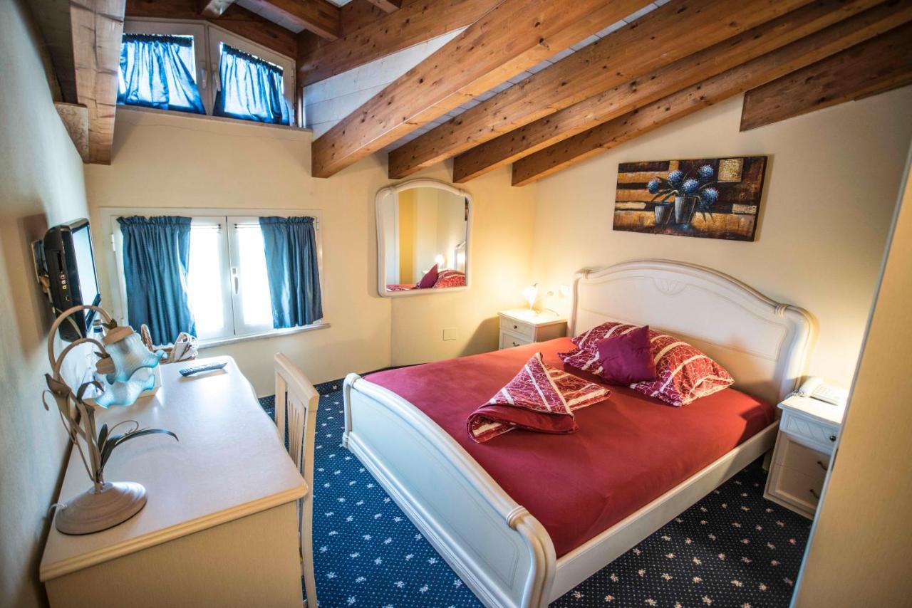 Borgo Dei Poeti Romantik Hotel Manerba del Garda Zewnętrze zdjęcie