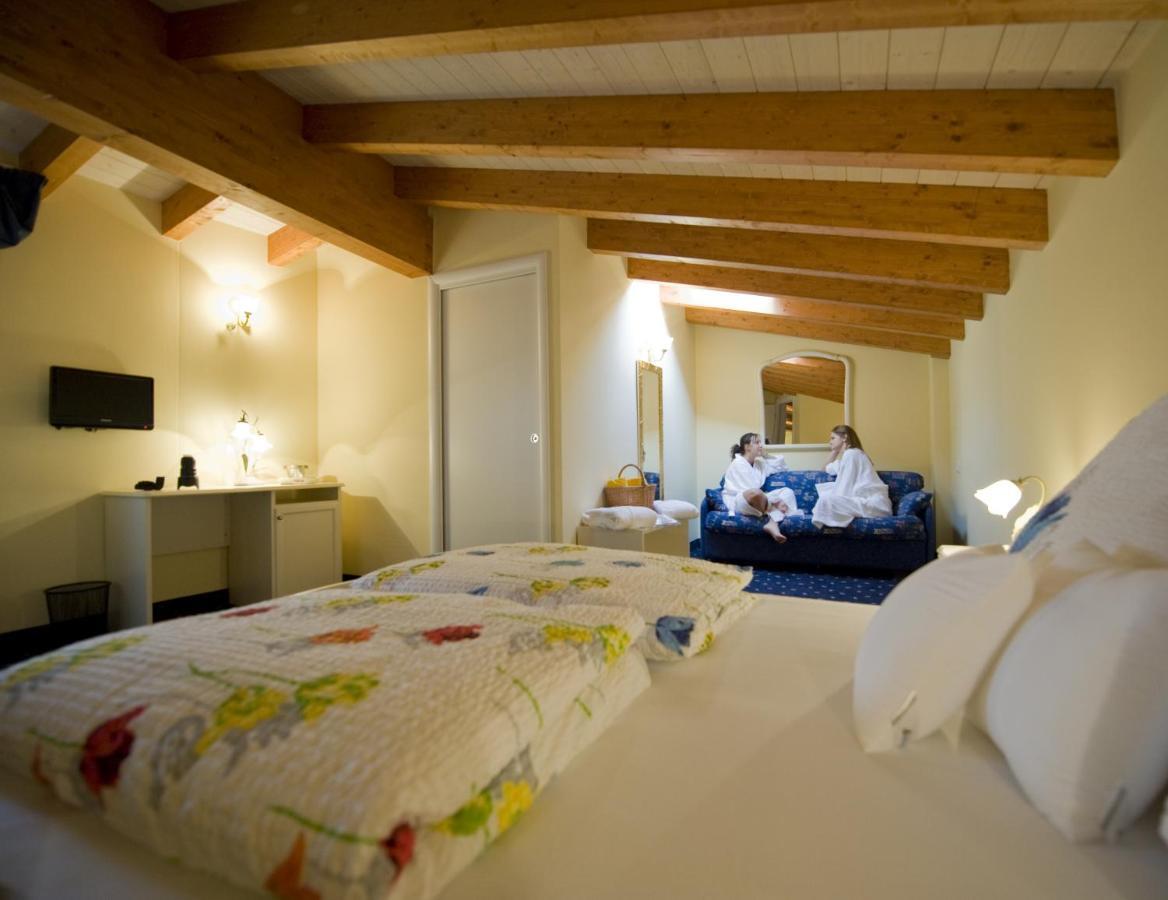 Borgo Dei Poeti Romantik Hotel Manerba del Garda Pokój zdjęcie