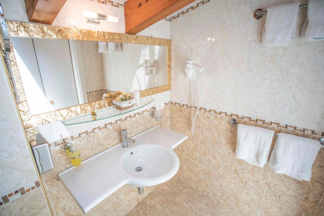 Borgo Dei Poeti Romantik Hotel Manerba del Garda Zewnętrze zdjęcie