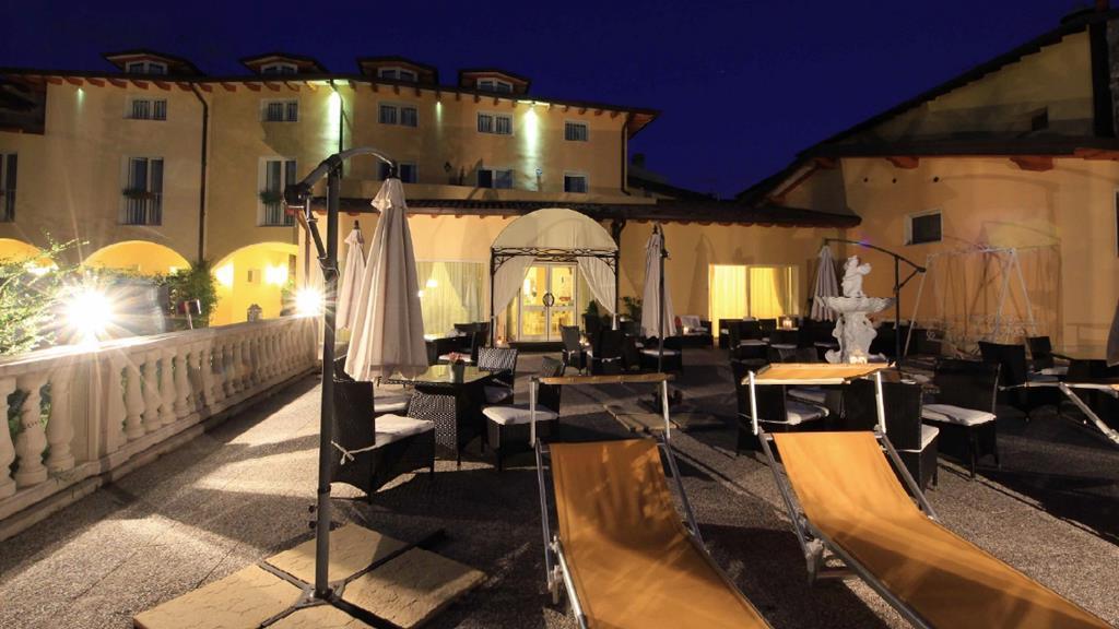 Borgo Dei Poeti Romantik Hotel Manerba del Garda Zewnętrze zdjęcie